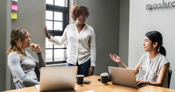 Mulheres Pensam Em Pedir Demiss O Vezes Ao Ano