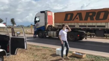 Churrascaria distribui marmita para caminhoneiros durante pandemia