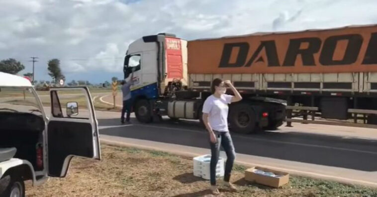 Churrascaria distribui marmita para caminhoneiros durante pandemia