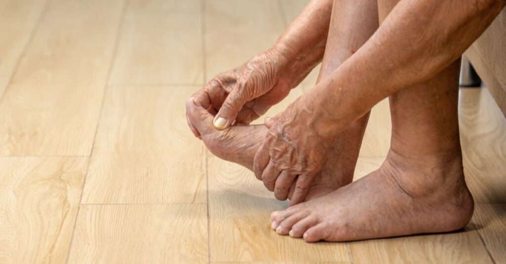 doenças nos pés de idosos 5 problemas bem comuns