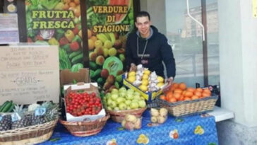 Egípcio dá frutas a italianos durante quarentena