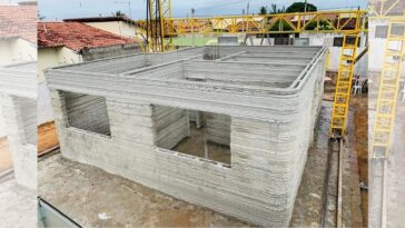 Estudante brasileira constrói casa em 48h com impressão 3D em concreto