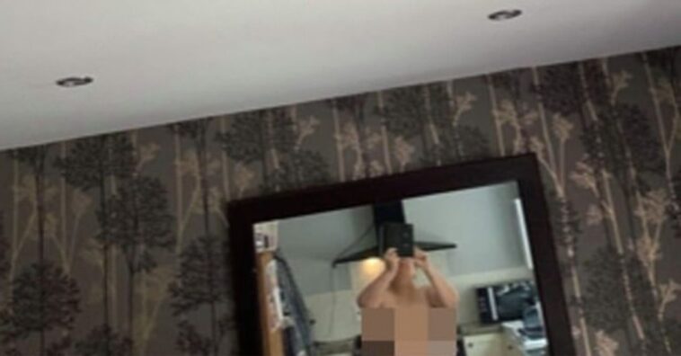 Mulher manda foto para funcionário sem perceber que estava nua