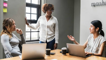 Mulheres pensam em pedir demissão 17 vezes ao ano