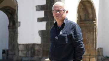 Padre posta foto seminu e é afastado pela igreja