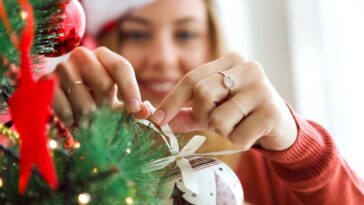 Pessoas que enfeitam a casa para o Natal são mais amigáveis