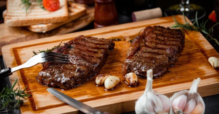 Quanto tempo cada tipo de carne deve ficar na grelha