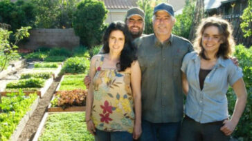 Saiba como vive a família que cultiva sua própria comida no meio da cidade