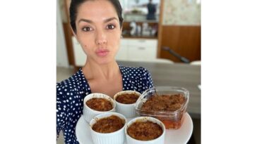 Thais Fersoza ensina a fazer o bolinho de maçã com coco