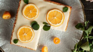 bolo de leite com casquinha de limão