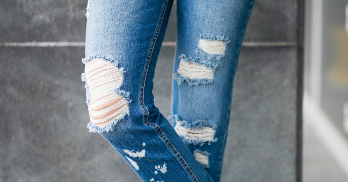 como desfiar calça jeans em casa