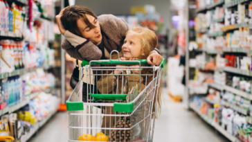 mães deixam de comprar o que precisam para atender vontades dos filhos