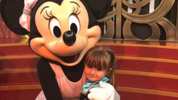 menina de 2 anos pede cuscuz na Disney