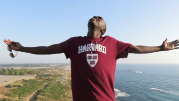 morador de rua é aceito na Universidade de Harvard