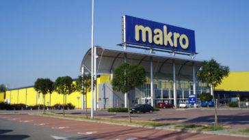 mulher impedida de usar banheiro feminino no Makro