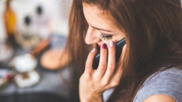 deixar o celular conectado na tomada a noite toda