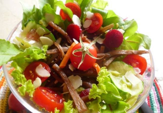 salada com bardana