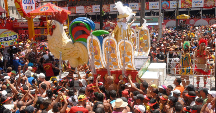 sonhar com carnaval