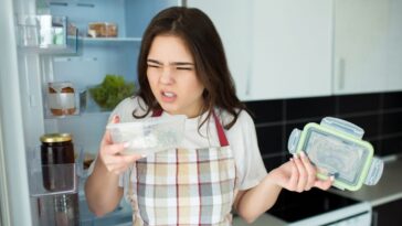 tirar cheiro de peixe da geladeira