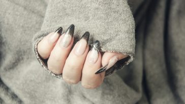 unhas decoradas com esmalte preto